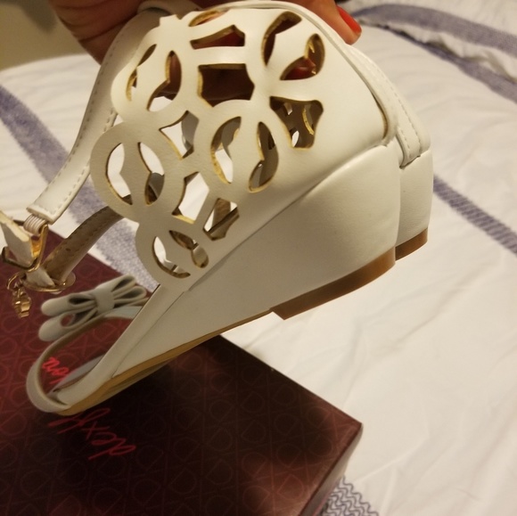 White strappy sandals - Picture 2 of 5